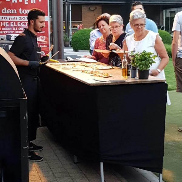 Pizza op een huwelijksfeest