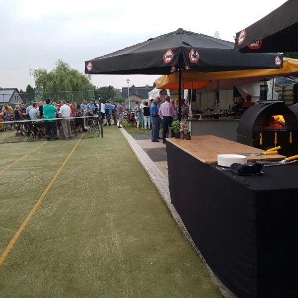 Pizza op een jubileumfeest