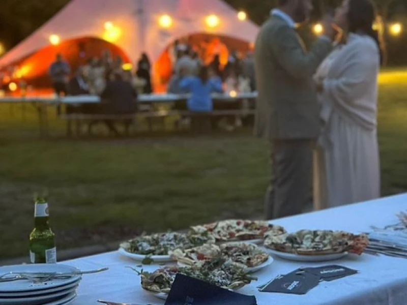 Pizza op een huwelijksfeest